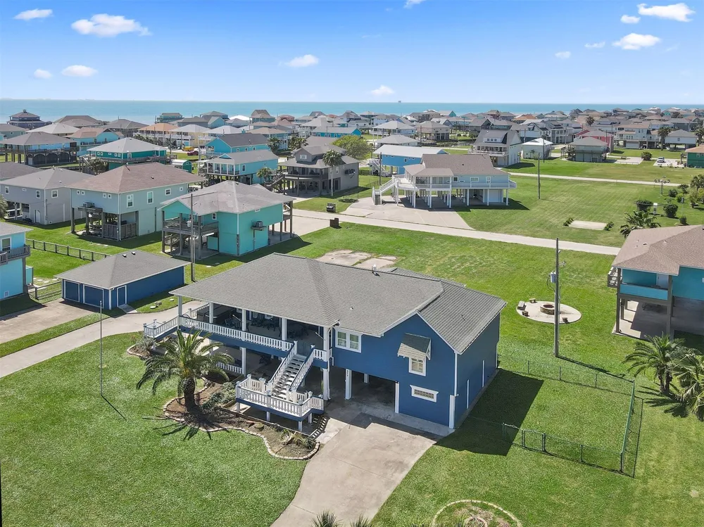 973 Kenlyn Drive Crystal Beach, TX 77650