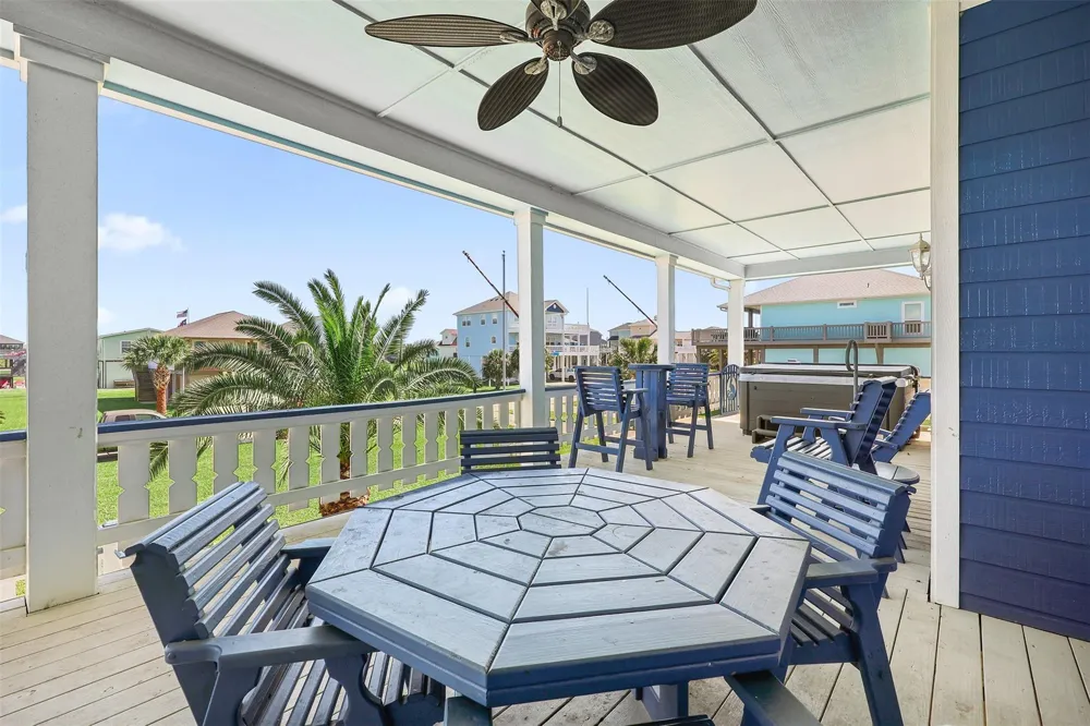 973 Kenlyn Drive Crystal Beach, TX 77650