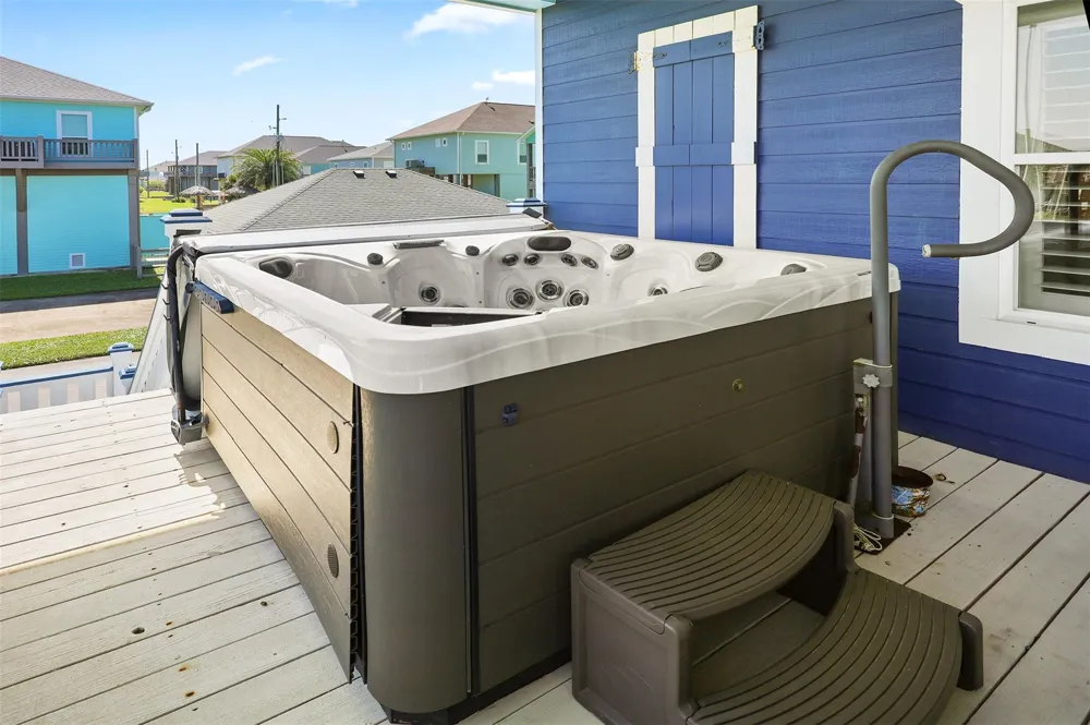 973 Kenlyn Drive Crystal Beach, TX 77650