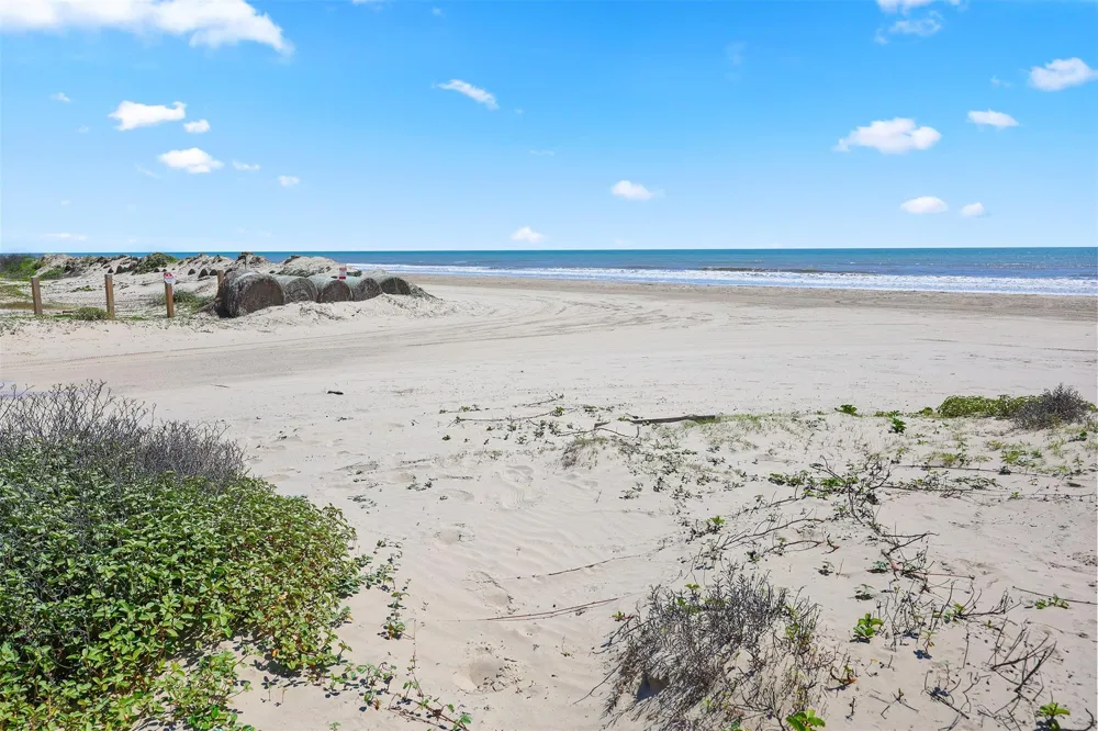 973 Kenlyn Drive Crystal Beach, TX 77650