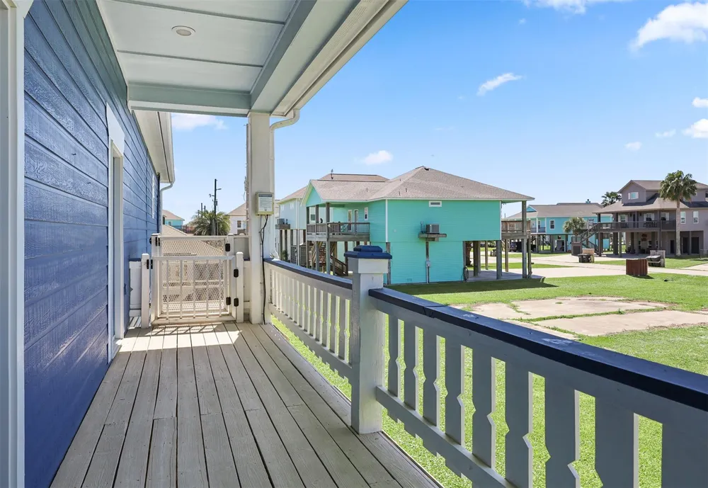 973 Kenlyn Drive Crystal Beach, TX 77650