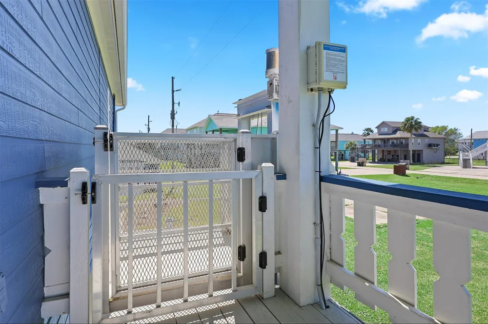 973 Kenlyn Drive Crystal Beach, TX 77650
