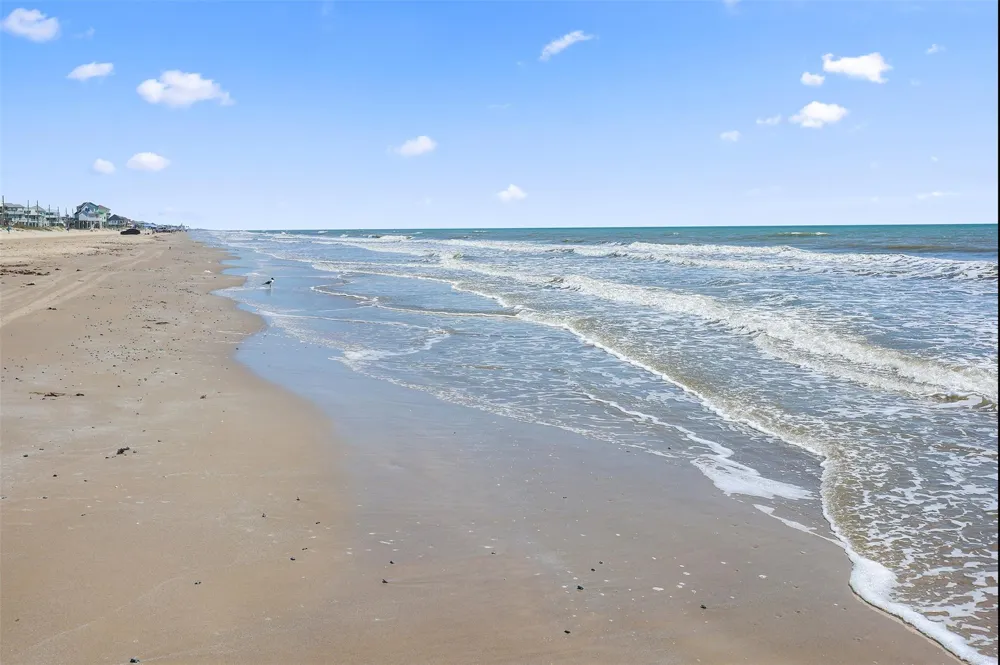 973 Kenlyn Drive Crystal Beach, TX 77650