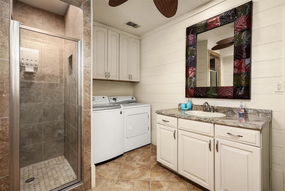 973 Kenlyn Drive Crystal Beach, TX 77650