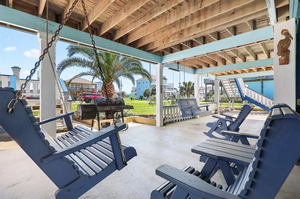 973 Kenlyn Drive Crystal Beach, TX 77650