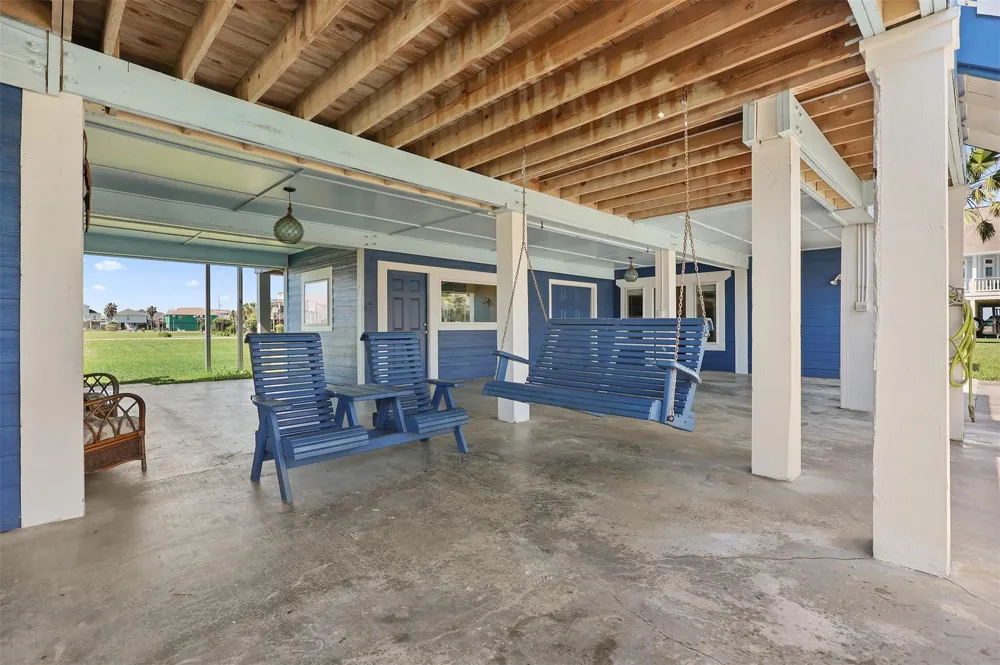 973 Kenlyn Drive Crystal Beach, TX 77650