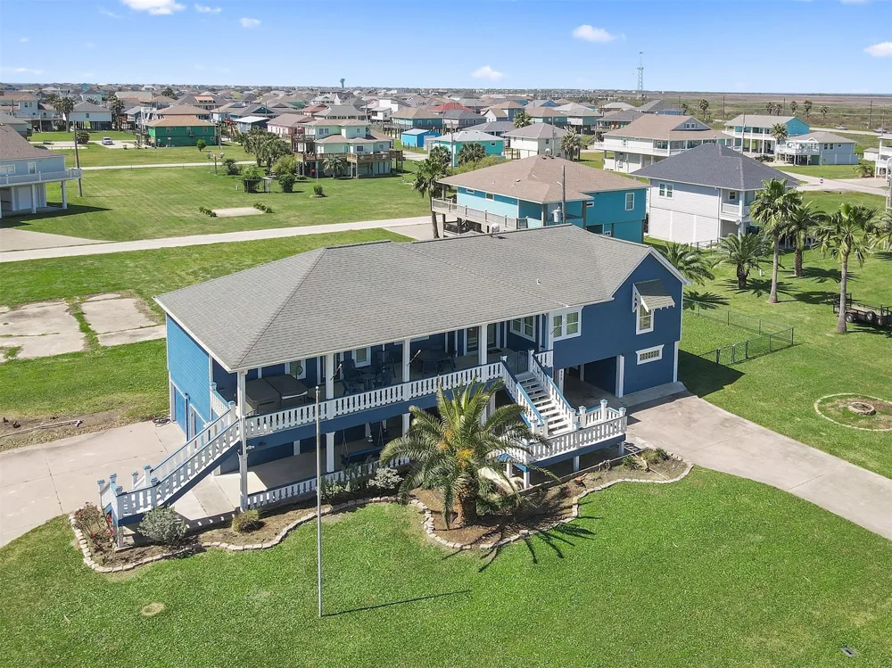 973 Kenlyn Drive Crystal Beach, TX 77650
