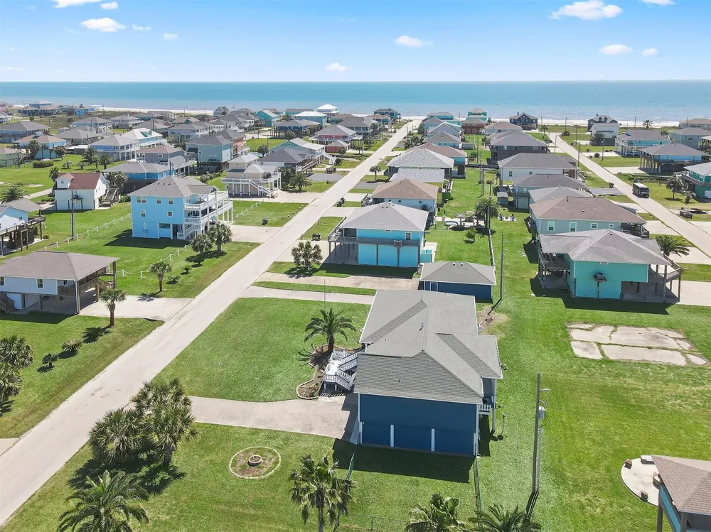 973 Kenlyn Drive Crystal Beach, TX 77650