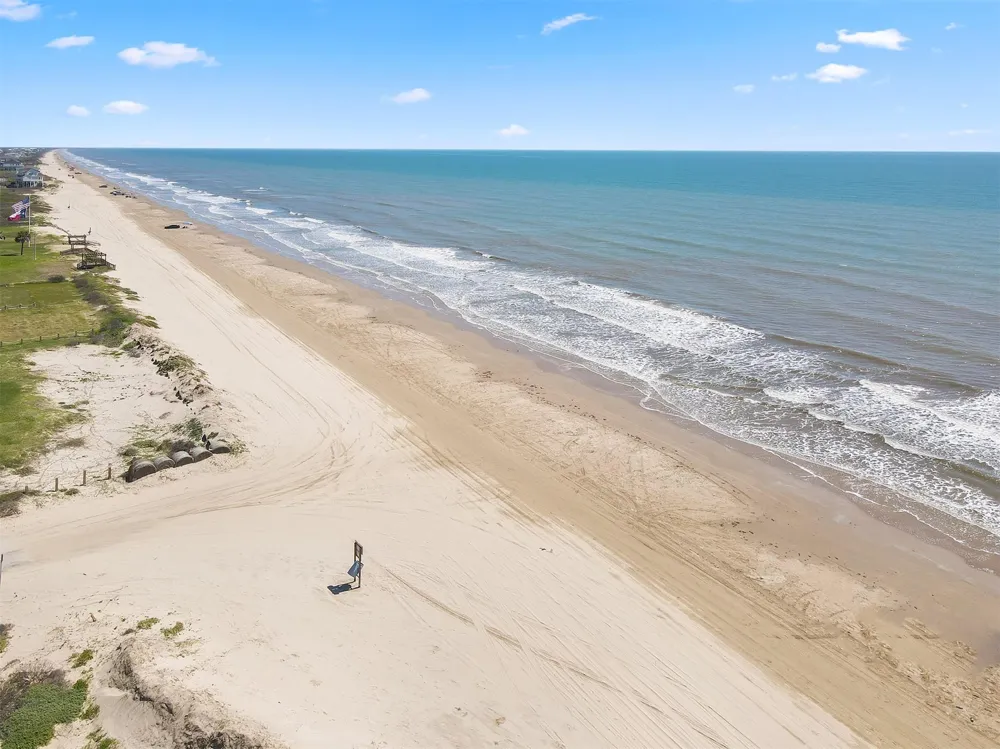 973 Kenlyn Drive Crystal Beach, TX 77650