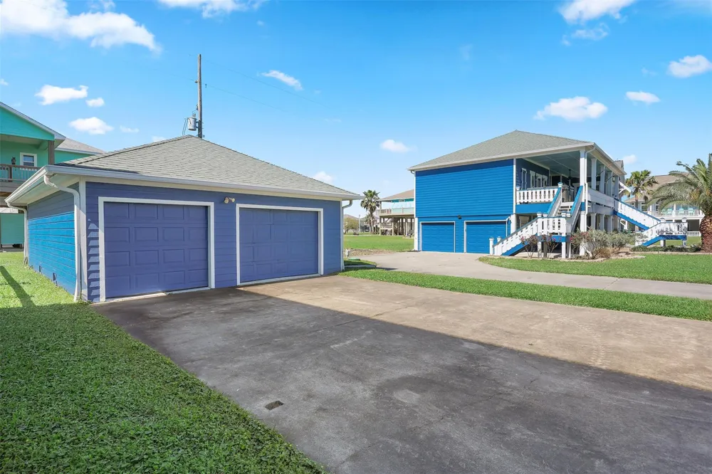 973 Kenlyn Drive Crystal Beach, TX 77650
