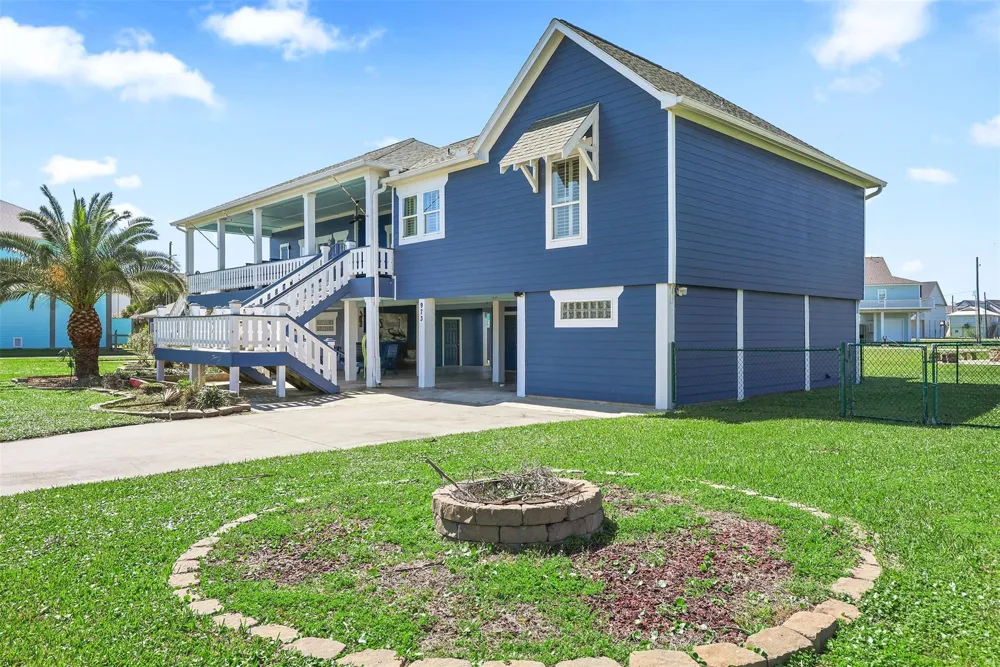 973 Kenlyn Drive Crystal Beach, TX 77650