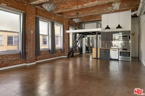 215 W 7th Street #1302