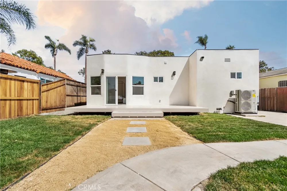 3991 Hubert Avenue Leimert Park, CA 90008