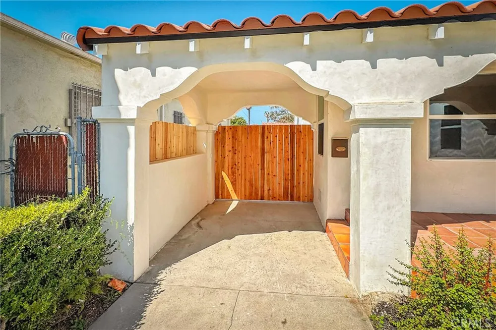 3991 Hubert Avenue Leimert Park, CA 90008