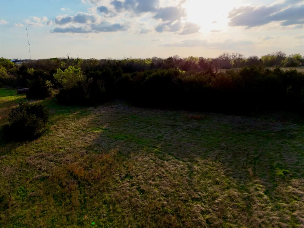 25 FM 2194 Celeste, TX 75423