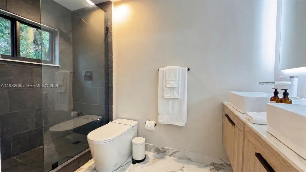 13900 NE 16th Ct North Miami, FL 33181