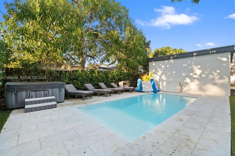 13900 NE 16th Ct North Miami, FL 33181