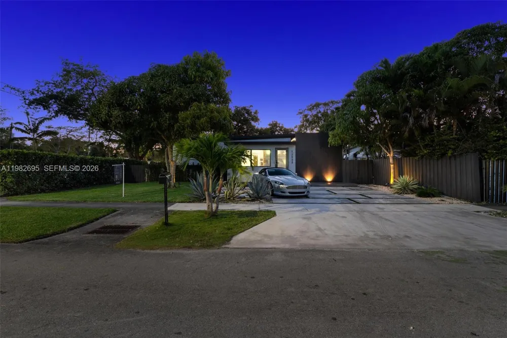 13900 NE 16th Ct North Miami, FL 33181