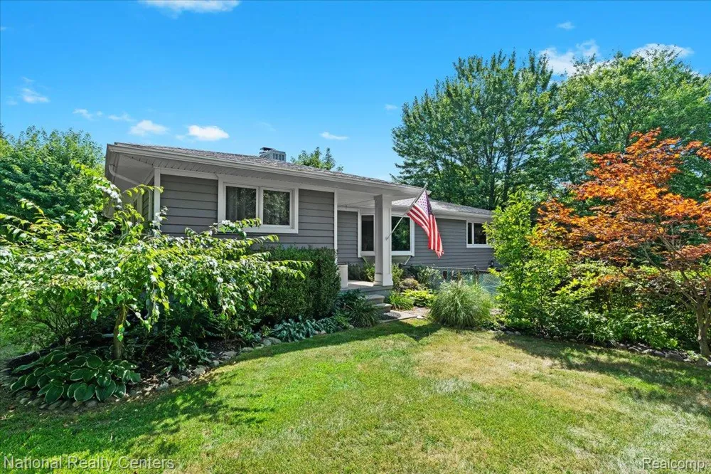 1785 Middle Road Highland Charter Township, MI 48357