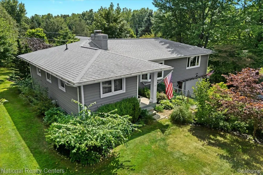 1785 Middle Road Highland Charter Township, MI 48357