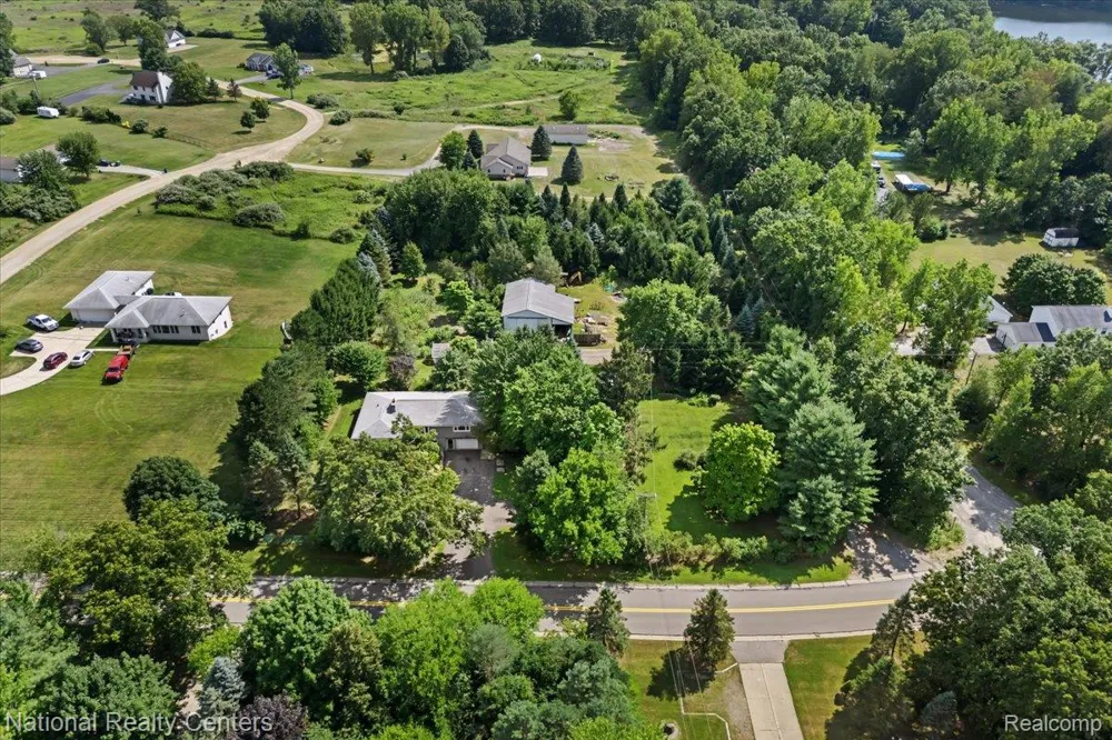 1785 Middle Road Highland Charter Township, MI 48357