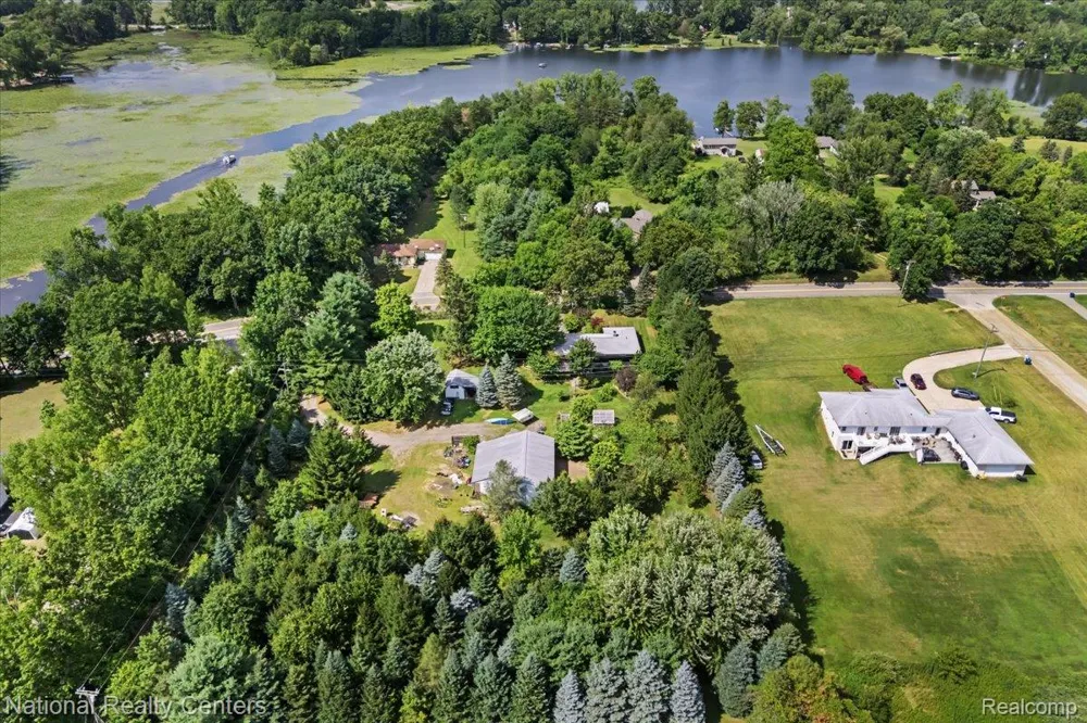 1785 Middle Road Highland Charter Township, MI 48357