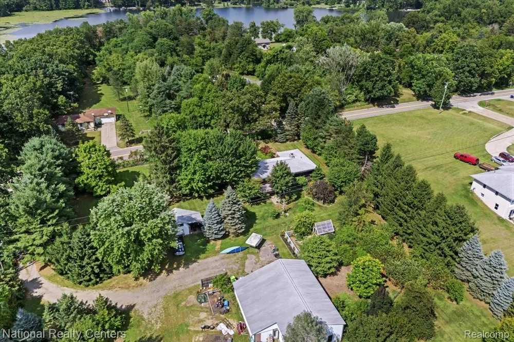 1785 Middle Road Highland Charter Township, MI 48357
