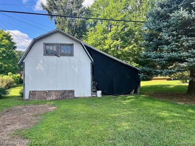 1785 Middle Road Highland Charter Township, MI 48357