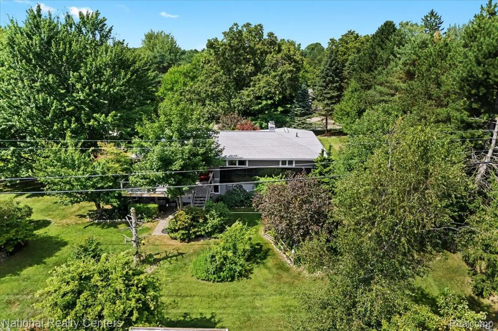 1785 Middle Road Highland Charter Township, MI 48357