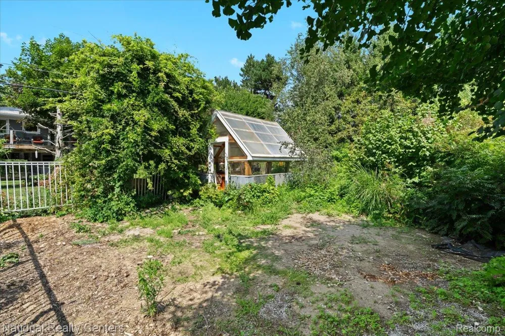 1785 Middle Road Highland Charter Township, MI 48357