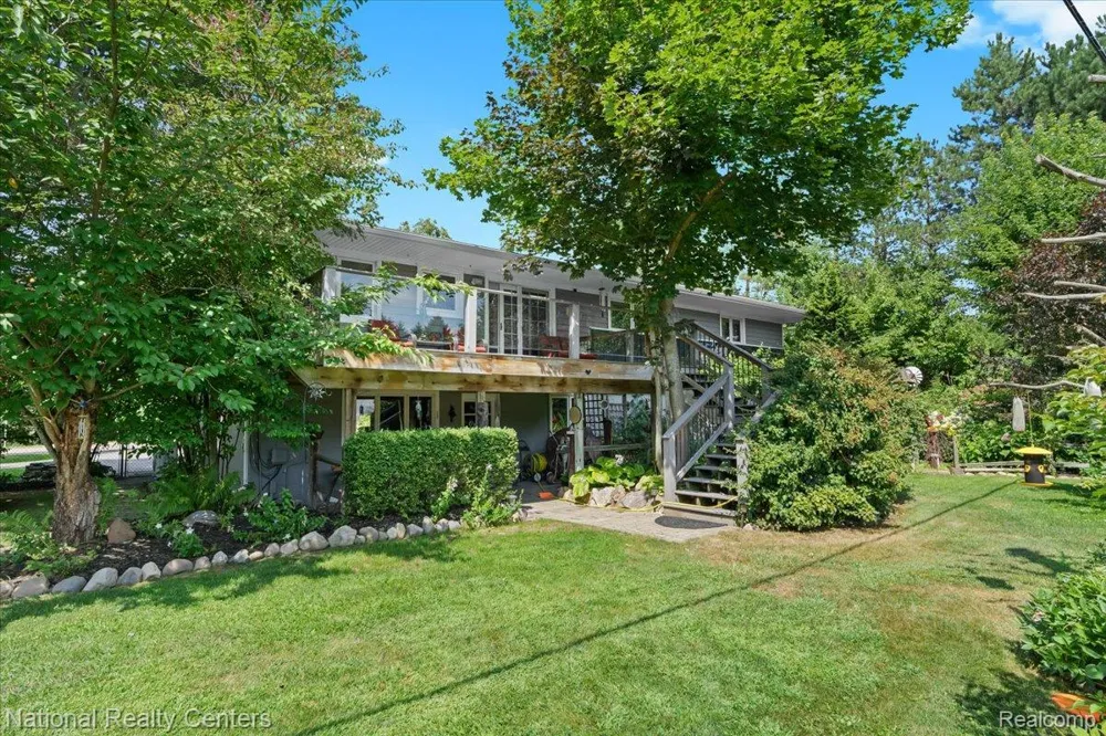 1785 Middle Road Highland Charter Township, MI 48357