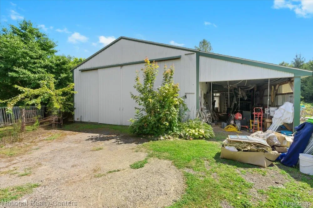 1785 Middle Road Highland Charter Township, MI 48357