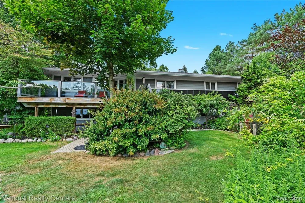 1785 Middle Road Highland Charter Township, MI 48357