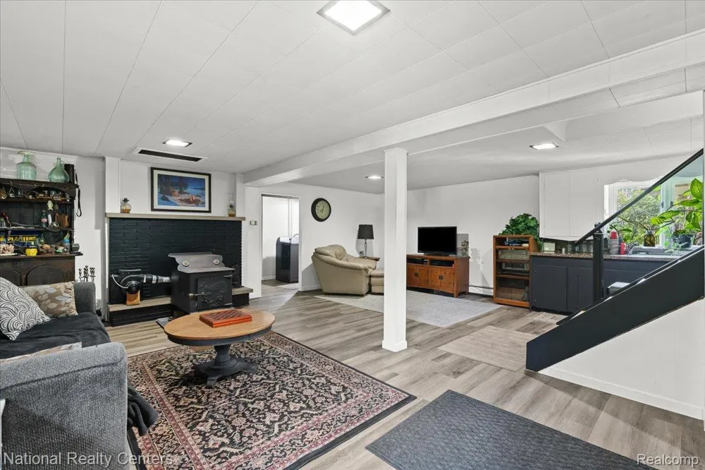 1785 Middle Road Highland Charter Township, MI 48357