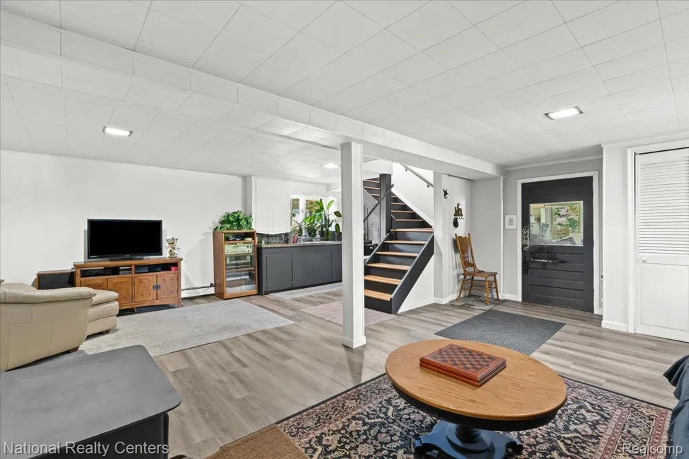 1785 Middle Road Highland Charter Township, MI 48357