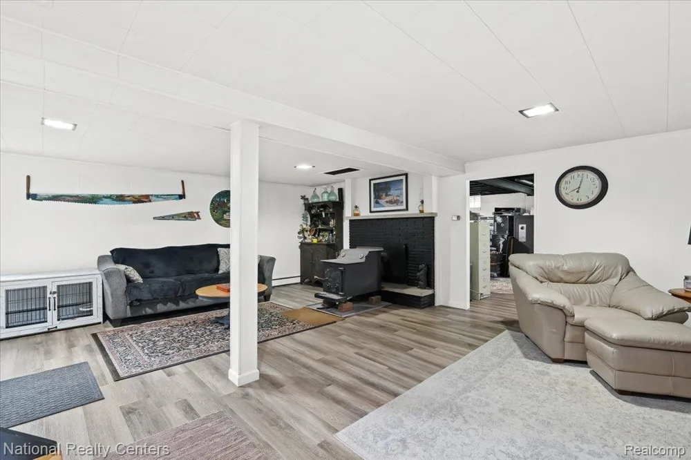 1785 Middle Road Highland Charter Township, MI 48357