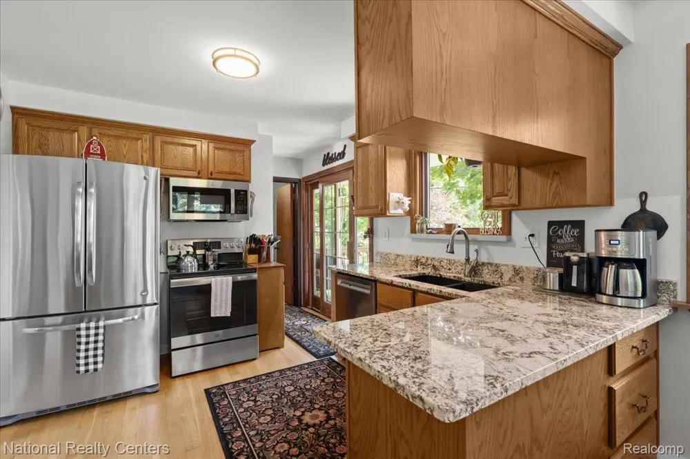 1785 Middle Road Highland Charter Township, MI 48357