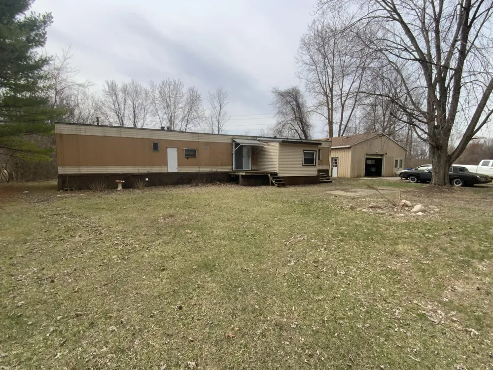 8401 Clinton Road Tompkins Township, MI 49201