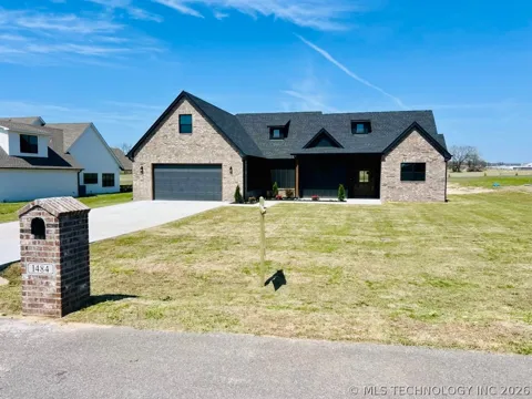 1484 Darlene Lane