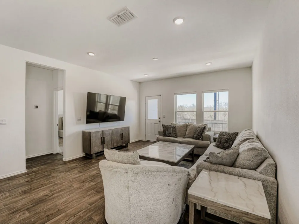 12421 Silversmith Lane Mustang Ridge, TX 78610