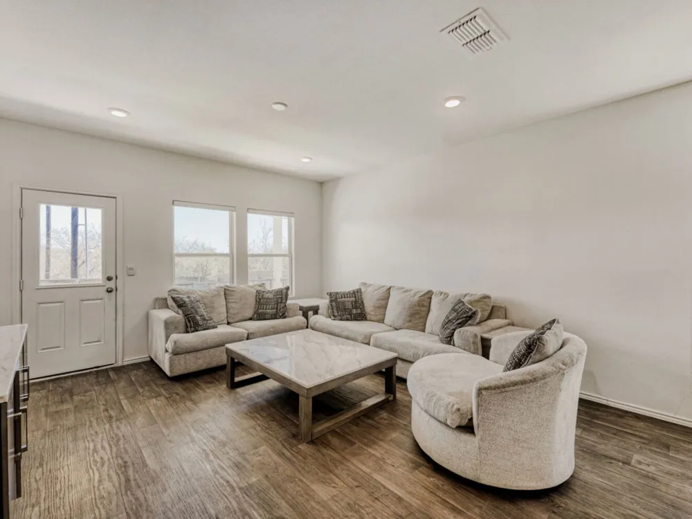 12421 Silversmith Lane Mustang Ridge, TX 78610