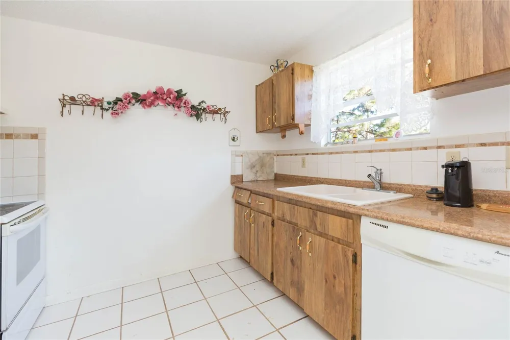 17616 EAGLE LANE Lutz, FL 33558