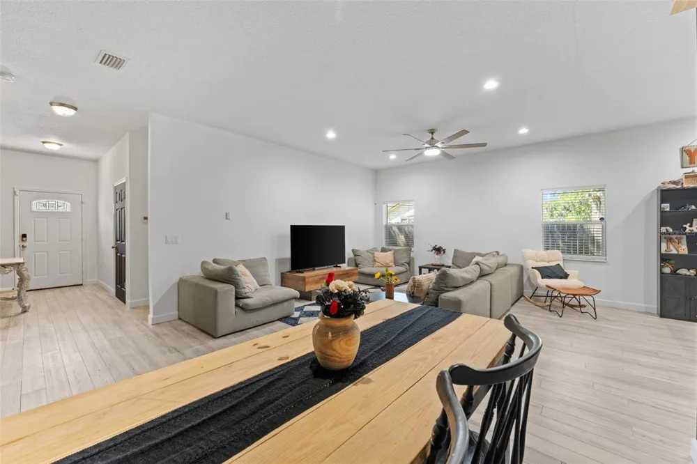 637 HOLMES AVENUE Daytona Beach, FL 32114