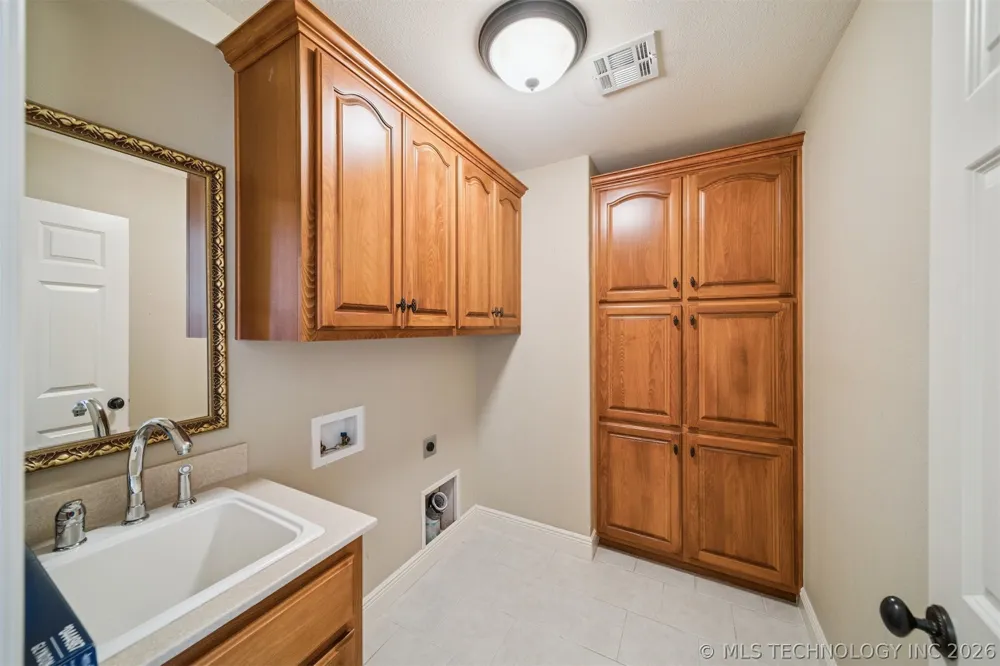 5020 Lake Breeze Road Grove, OK 74344