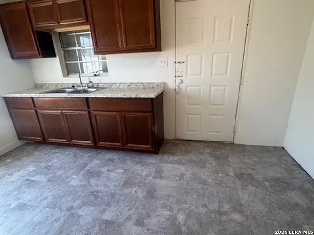 217 PARK AVENUE Karnes City, TX 78118