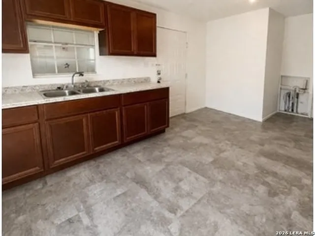 217 PARK AVENUE Karnes City, TX 78118