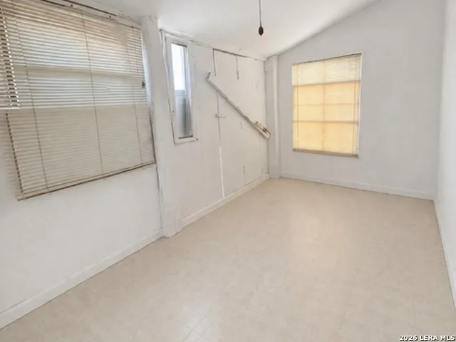 217 PARK AVENUE Karnes City, TX 78118
