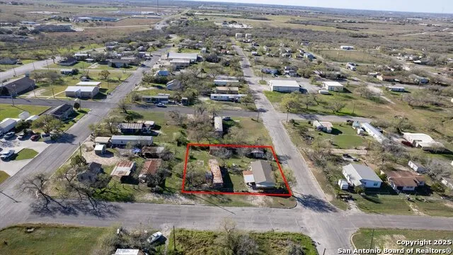 217 PARK AVENUE Karnes City, TX 78118