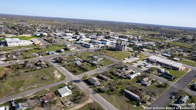 217 PARK AVENUE Karnes City, TX 78118