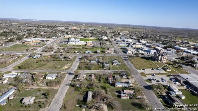 217 PARK AVENUE Karnes City, TX 78118
